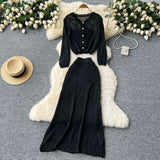 Wearing A Female Gentle Windy Hooks Long-Sleeved Knitted Shirt + High-Rise Thin Half